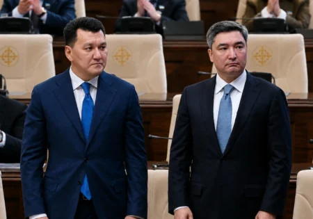 Ақорданың миы мен моторы: Тоқаев Қарин мен Бектеновті неге таңдағанын ашып айтты Қарин Бектенов